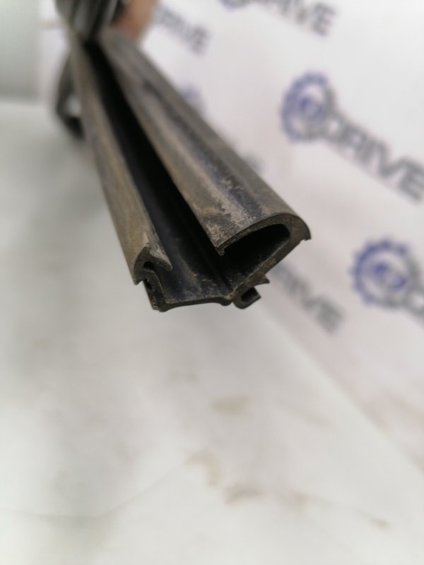 Уплотнитель стекла двери Hyundai Elantra XD