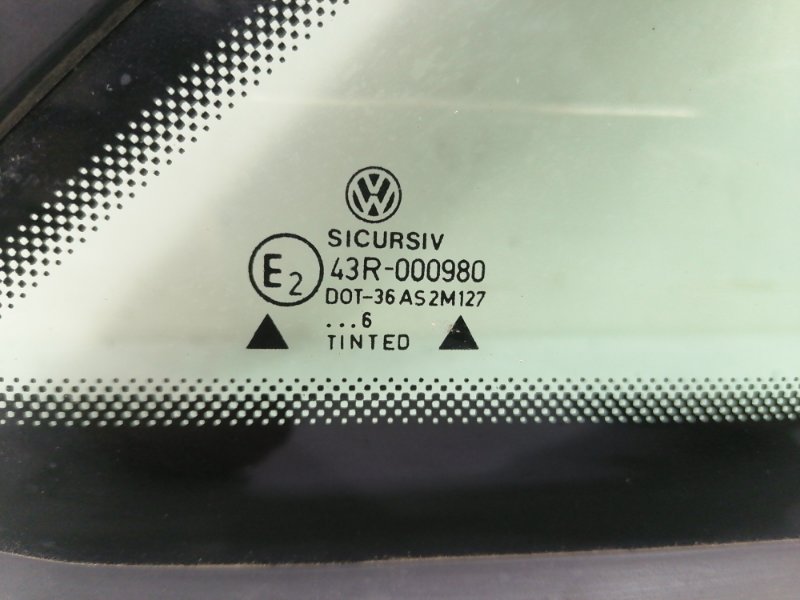 Стекло боковое Volkswagen Passat B4