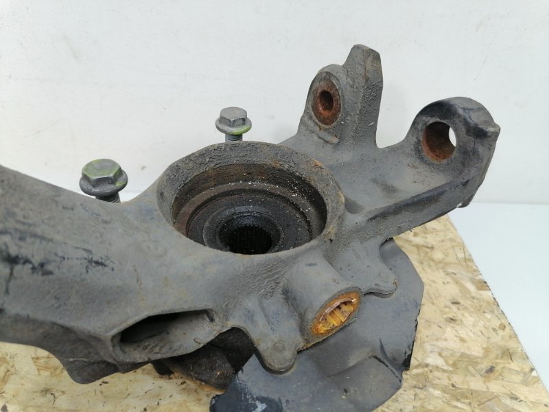 Кулак поворотный Volkswagen Passat B5