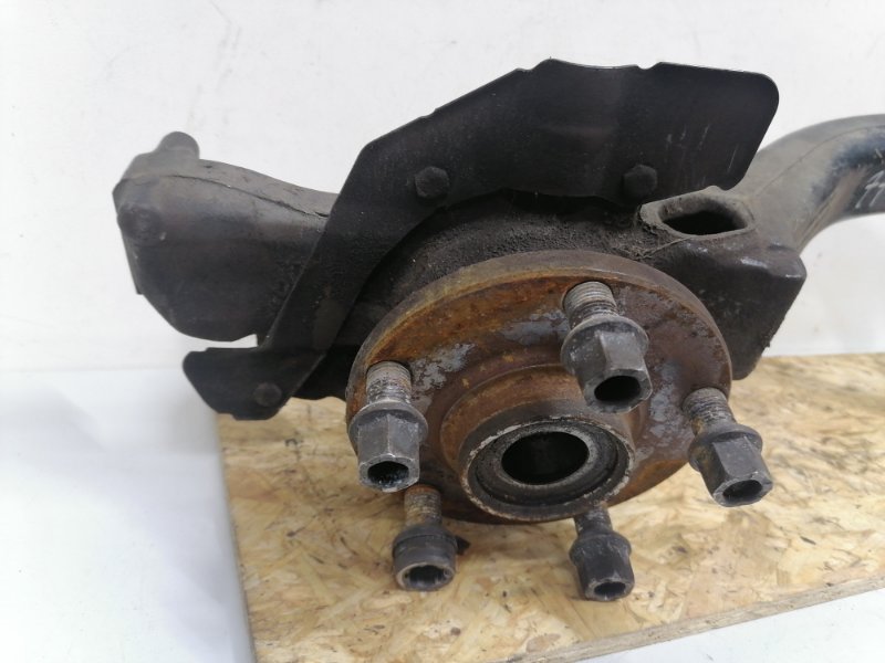 Кулак поворотный Volkswagen Passat B5
