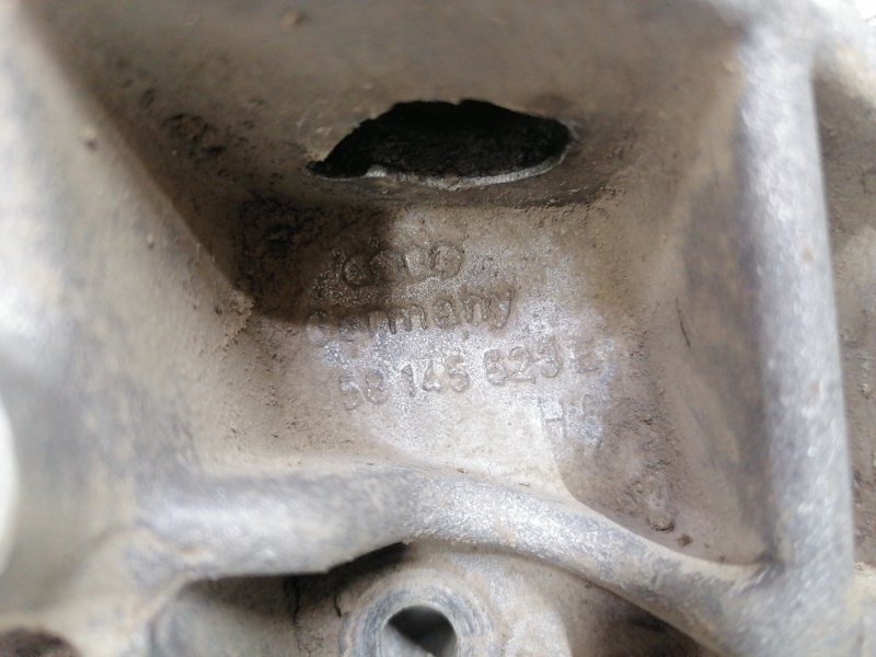 Кронштейн генератора Audi A4 B5