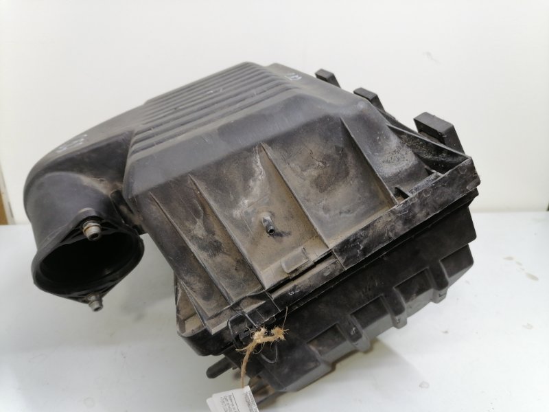 Корпус воздушного фильтра Volkswagen Sharan 7M
