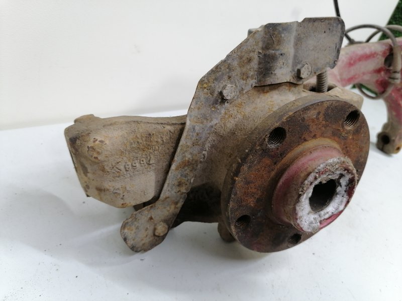 Кулак подвески Audi A4 Passat B5