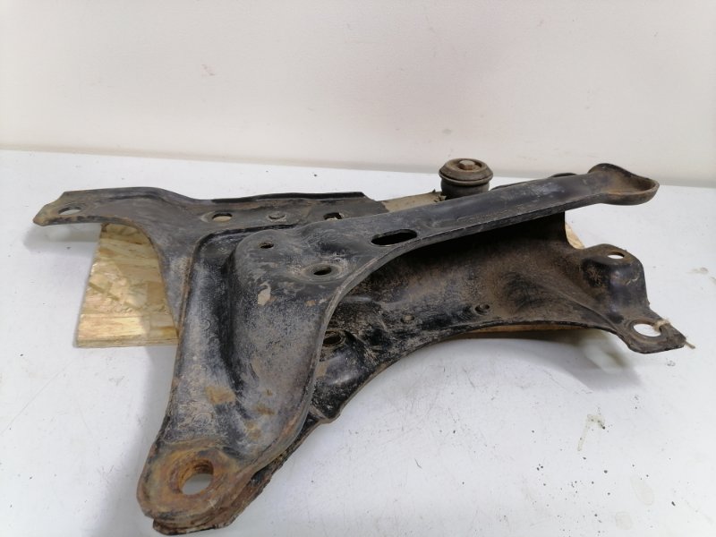 Опора балки Ford Fiesta MK3
