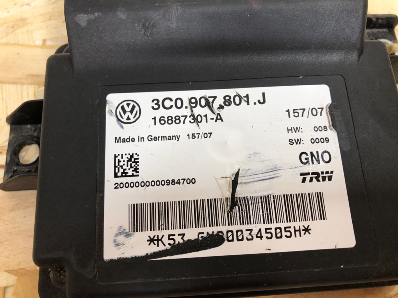 Блок управления ручником Volkswagen Passat B6