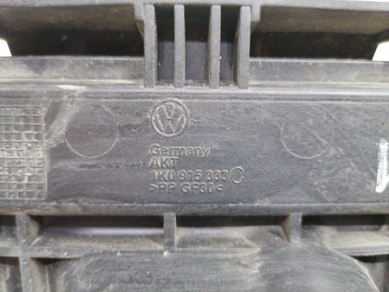 Крепление аккумулятора VAG