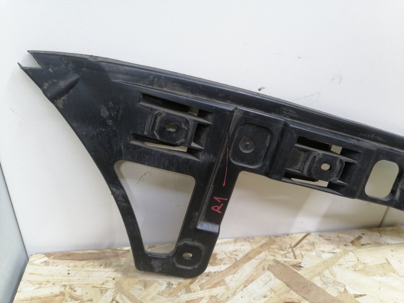 Кронштейн бампера Volkswagen Passat B6