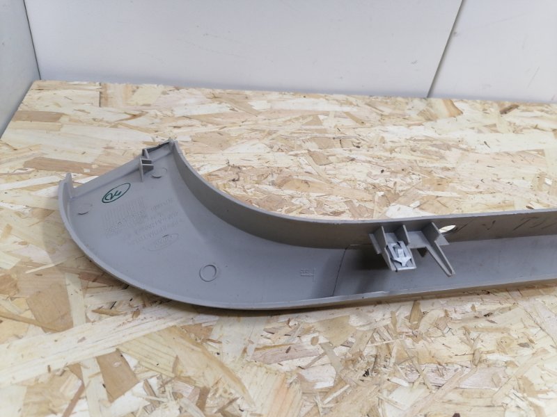 Обшивка двери багажника Ford Focus 2