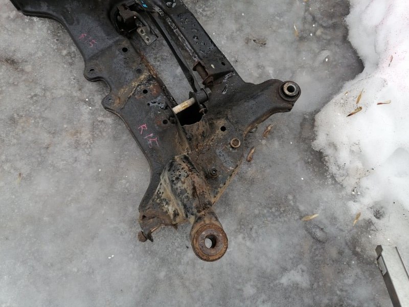 Балка подвески Nissan X-Trail T30