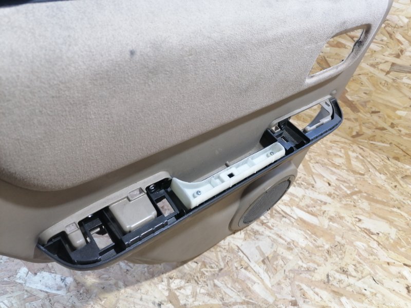 Обшивка двери Nissan X-Trail T30