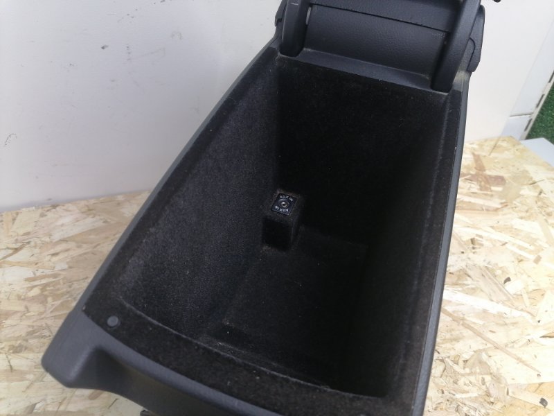 Подлокотник Volkswagen Passat B6