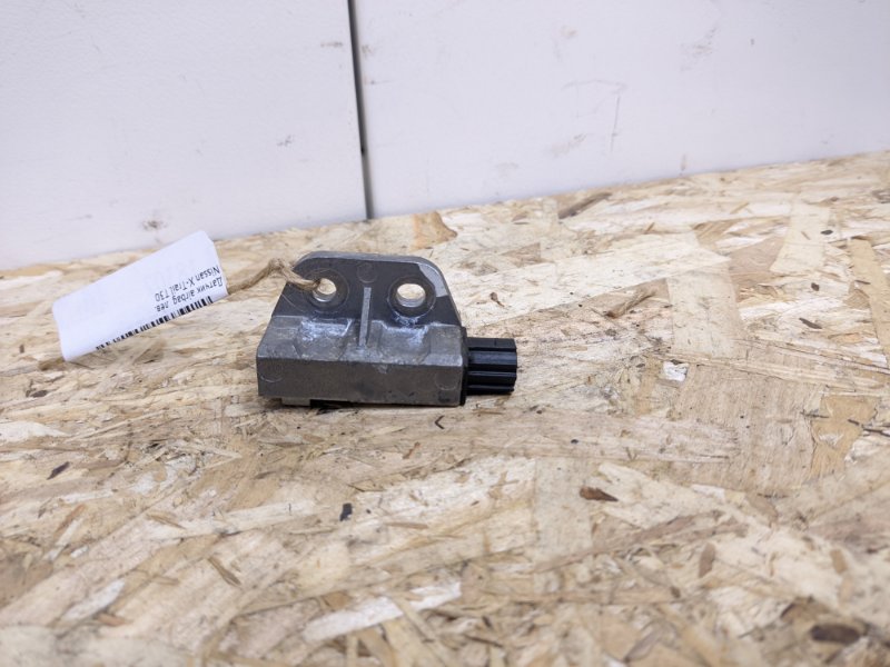 Датчик airbag Nissan X-Trail T30