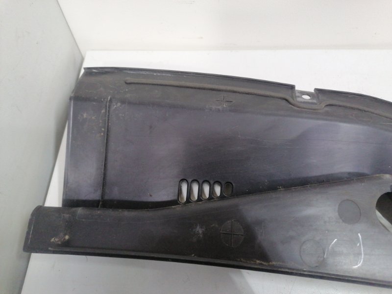 Накладка жабо (дождевик) Volkswagen Passat B6