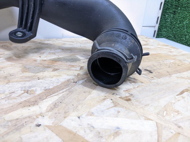 Патрубок турбины Volkswagen Passat B6