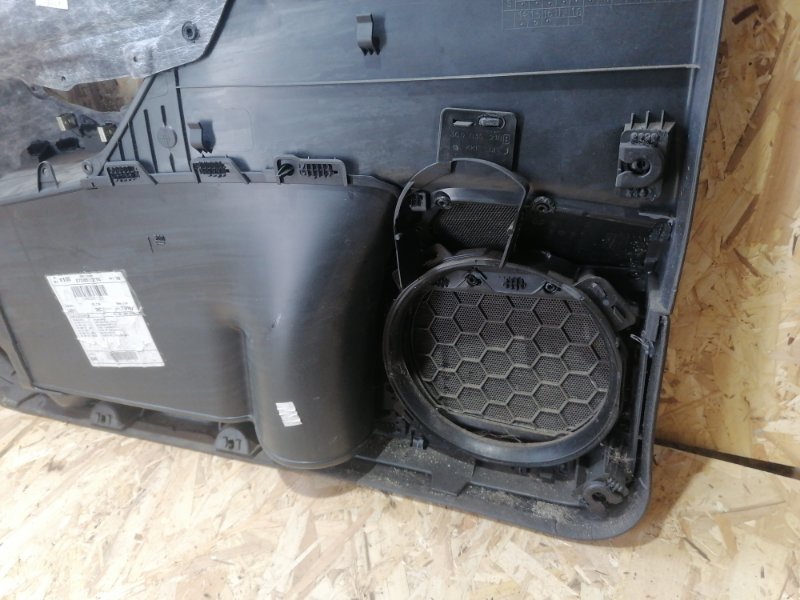 Обшивка двери Volkswagen Passat B6