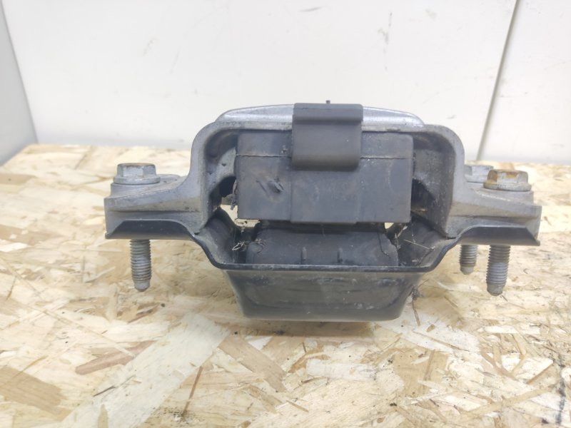 Опора двигателя Volkswagen Passat B6