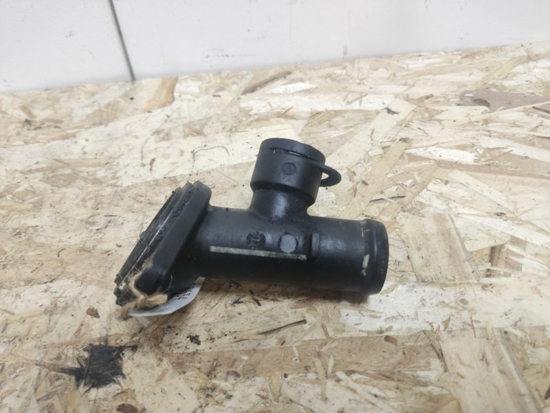 Фланец охлаждения Volkswagen Passat B6