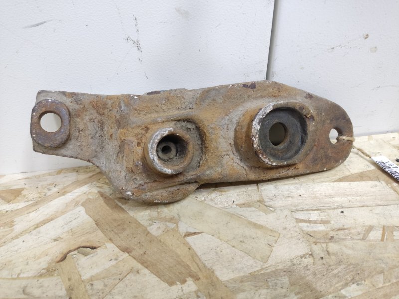 Кронштейн амортизатора Volkswagen 91-95 T4
