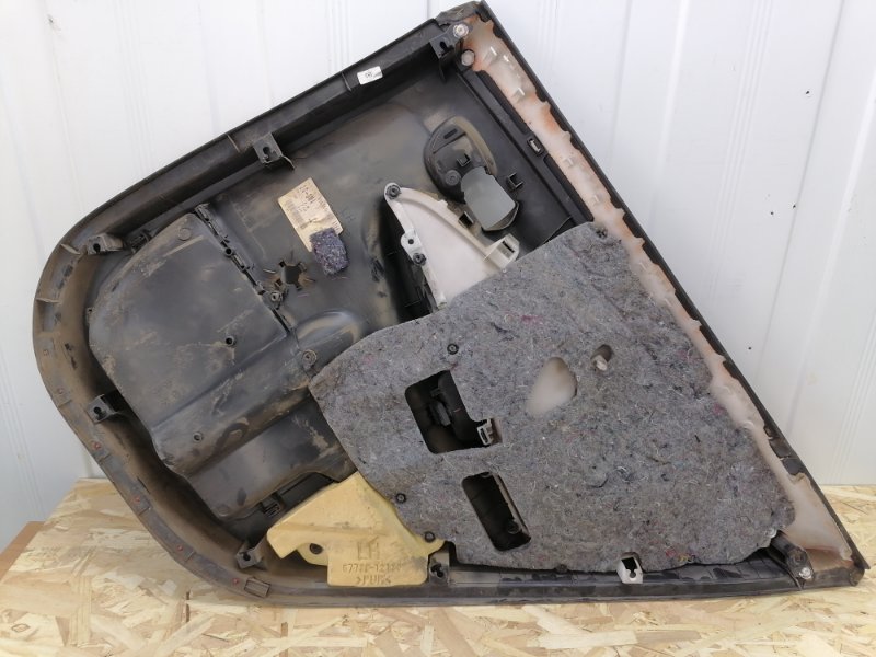 Обшивка двери Toyota Corolla E150