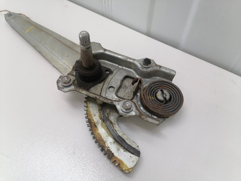 Стеклоподъемник Toyota Corolla E150