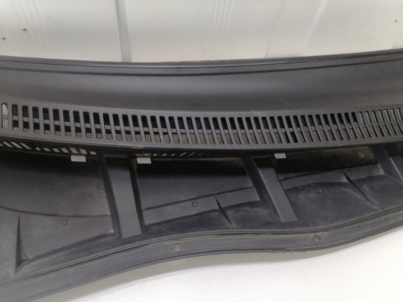 Накладка жабо (дождевик) Toyota Corolla E150
