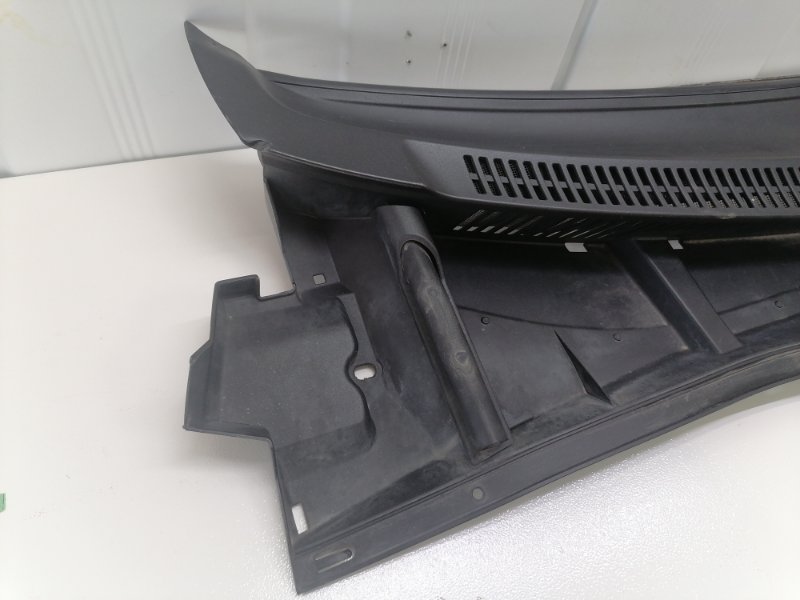 Накладка жабо (дождевик) Toyota Corolla E150