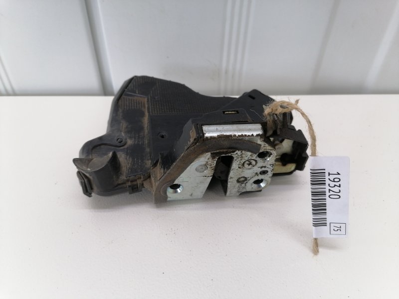 Замок двери Toyota Corolla E150