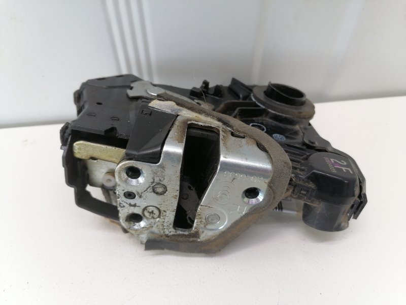 Замок двери Toyota Corolla E150