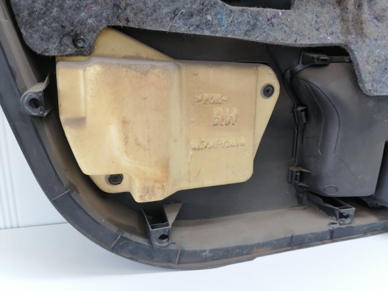 Обшивка двери Toyota Corolla E150