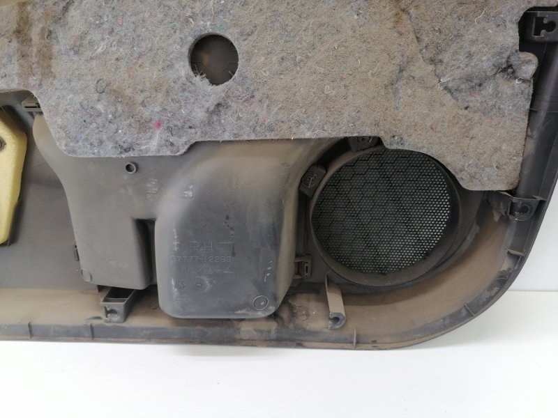 Обшивка двери Toyota Corolla E150