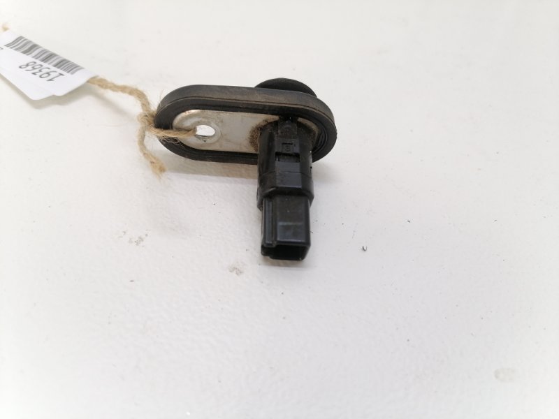Концевик двери Toyota Corolla E150