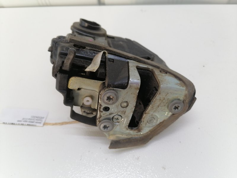 Замок двери Toyota Corolla E150