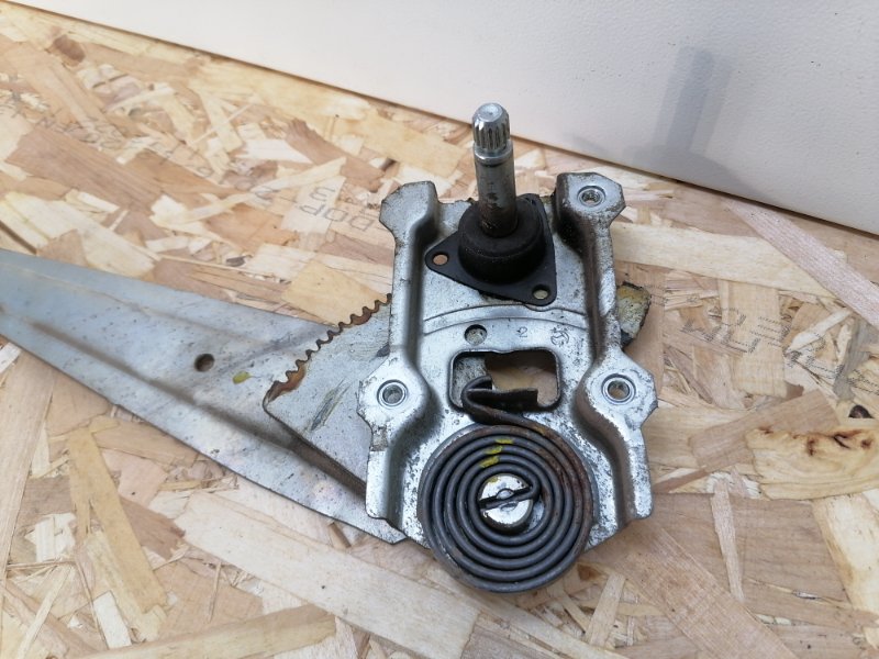 Стеклоподъемник Toyota Corolla E150