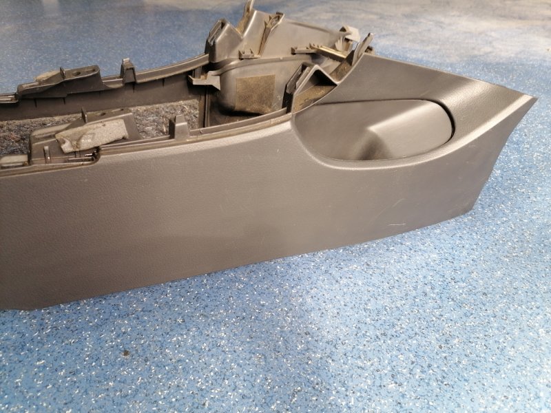 Консоль между сидений Toyota Corolla E150