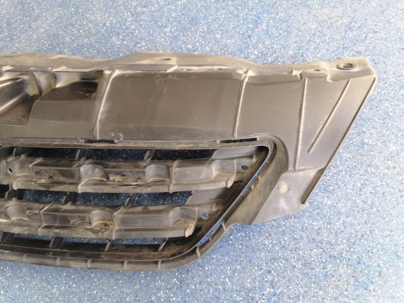 Решетка радиатора Toyota Corolla E150