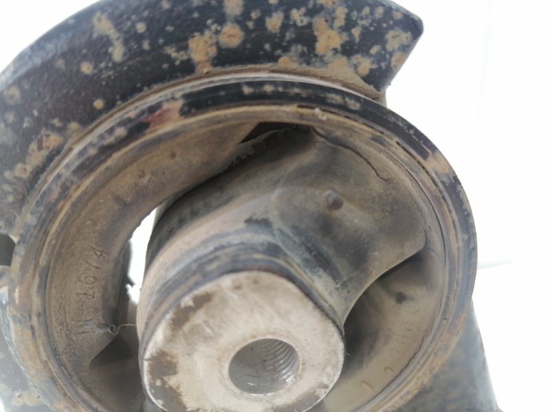 Опора КПП Toyota Corolla E150