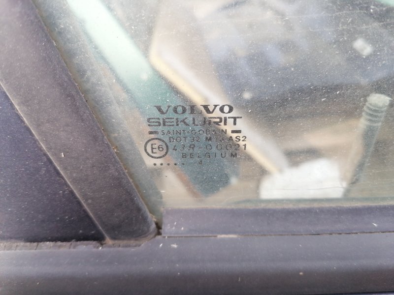 Стекло двери Volvo 460