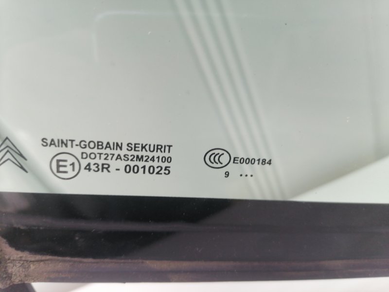 Стекло двери ( форточка ) Citroen C4 LC