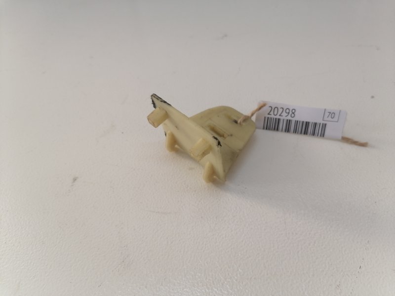 Крепление обшивки двери Лада Ларгус