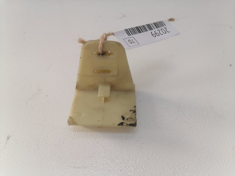 Крепление обшивки двери Лада Ларгус