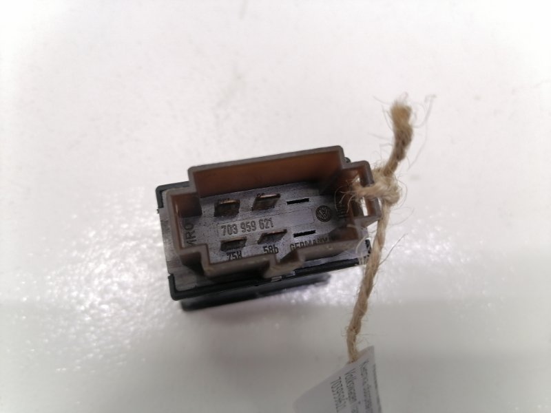 Кнопка обогрева стекла Volkswagen Transporter 96-02 T4