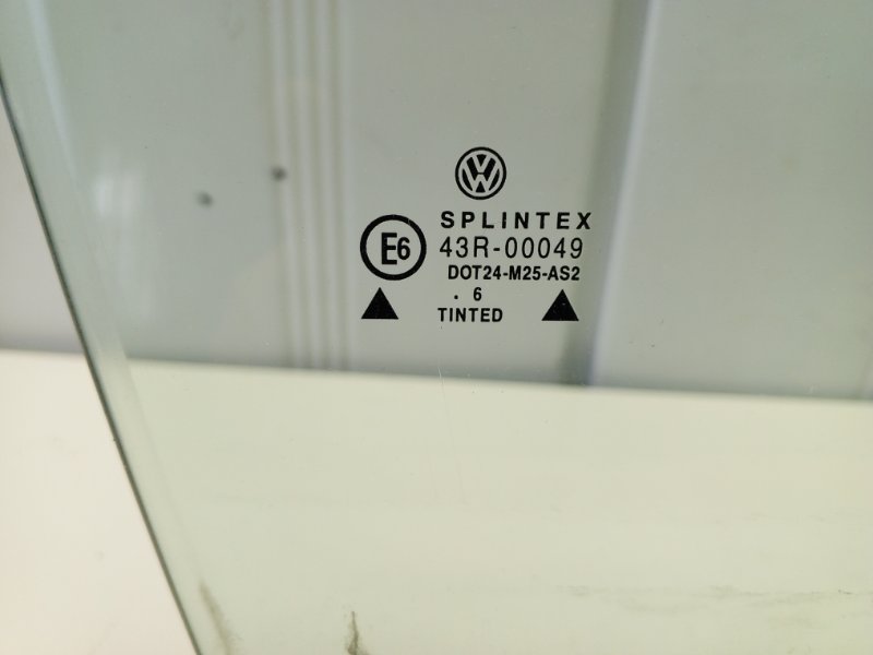 Стекло двери Volkswagen Passat B4