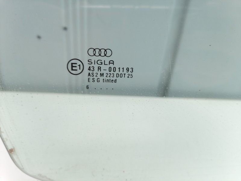 Стекло двери Audi A4 B5