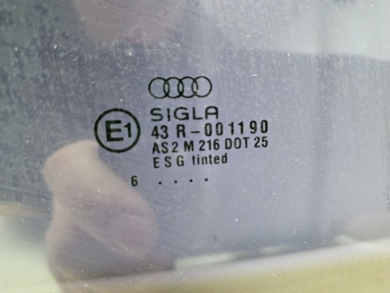 Стекло двери Audi A4 B5