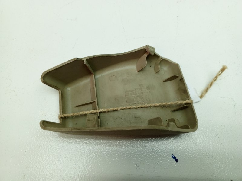 Крышка сидения Nissan X-Trail T30