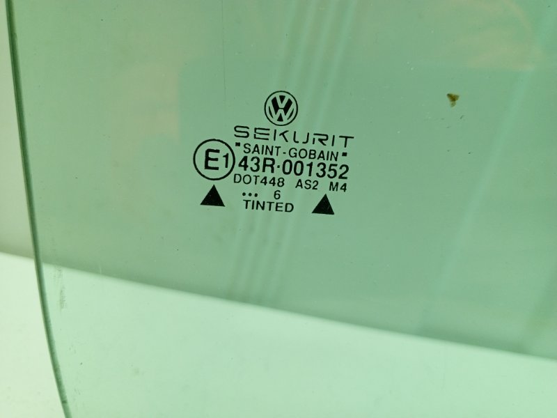 Стекло двери Volkswagen Transporter T4