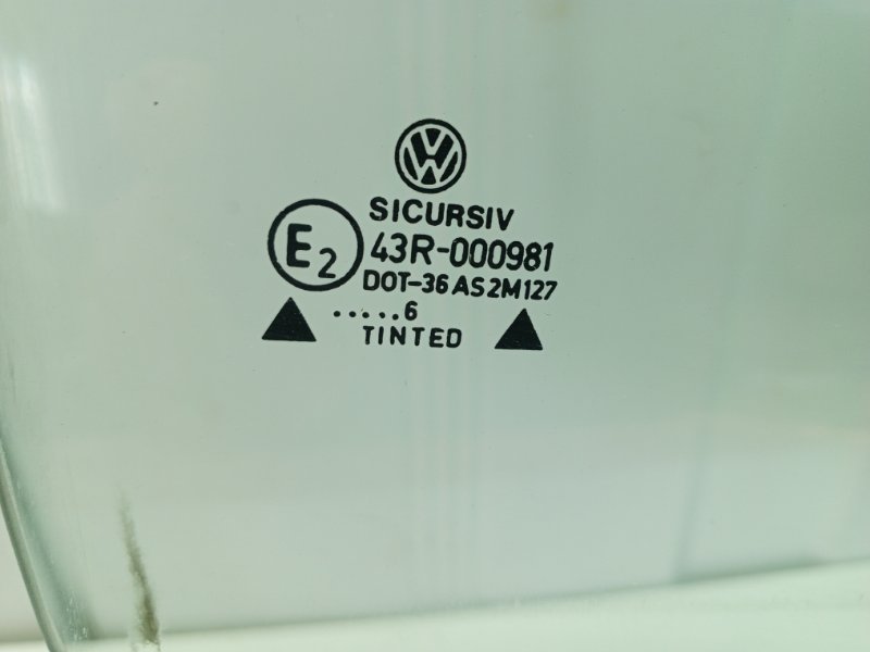 Стекло двери Volkswagen Passat B4
