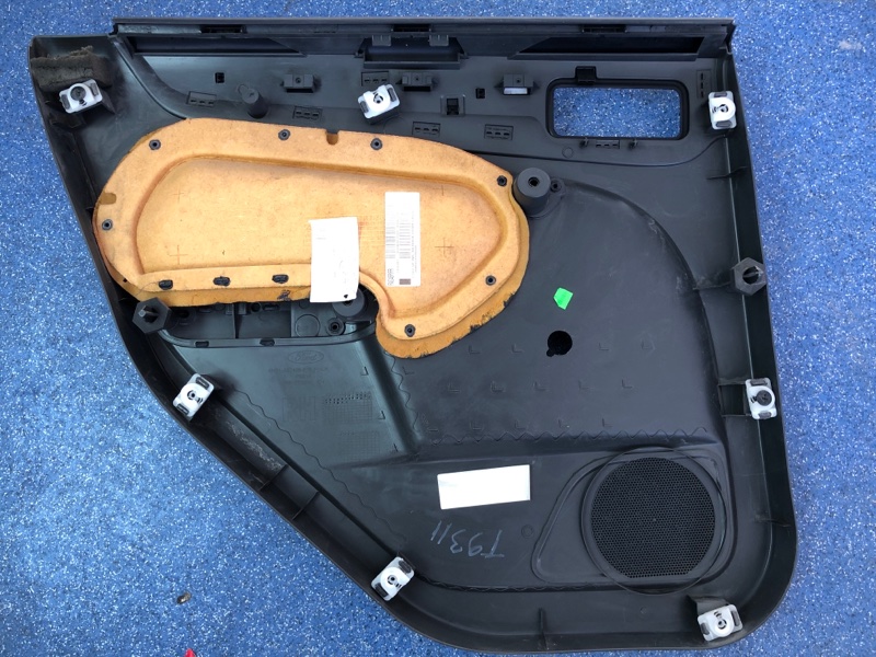 Обшивка двери Ford Focus 2