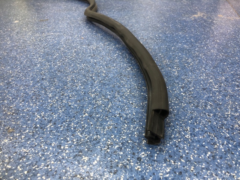 Уплотнитель проема двери Honda CR-V RD5