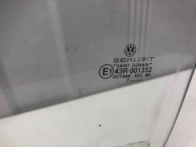 Стекло двери Volkswagen Transporter T4
